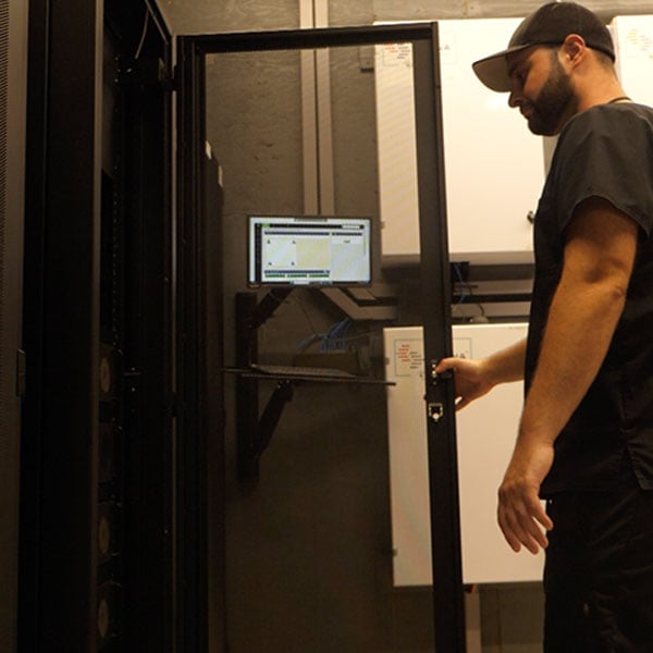 remote-power-servers-reduce-grow-lighting-costs